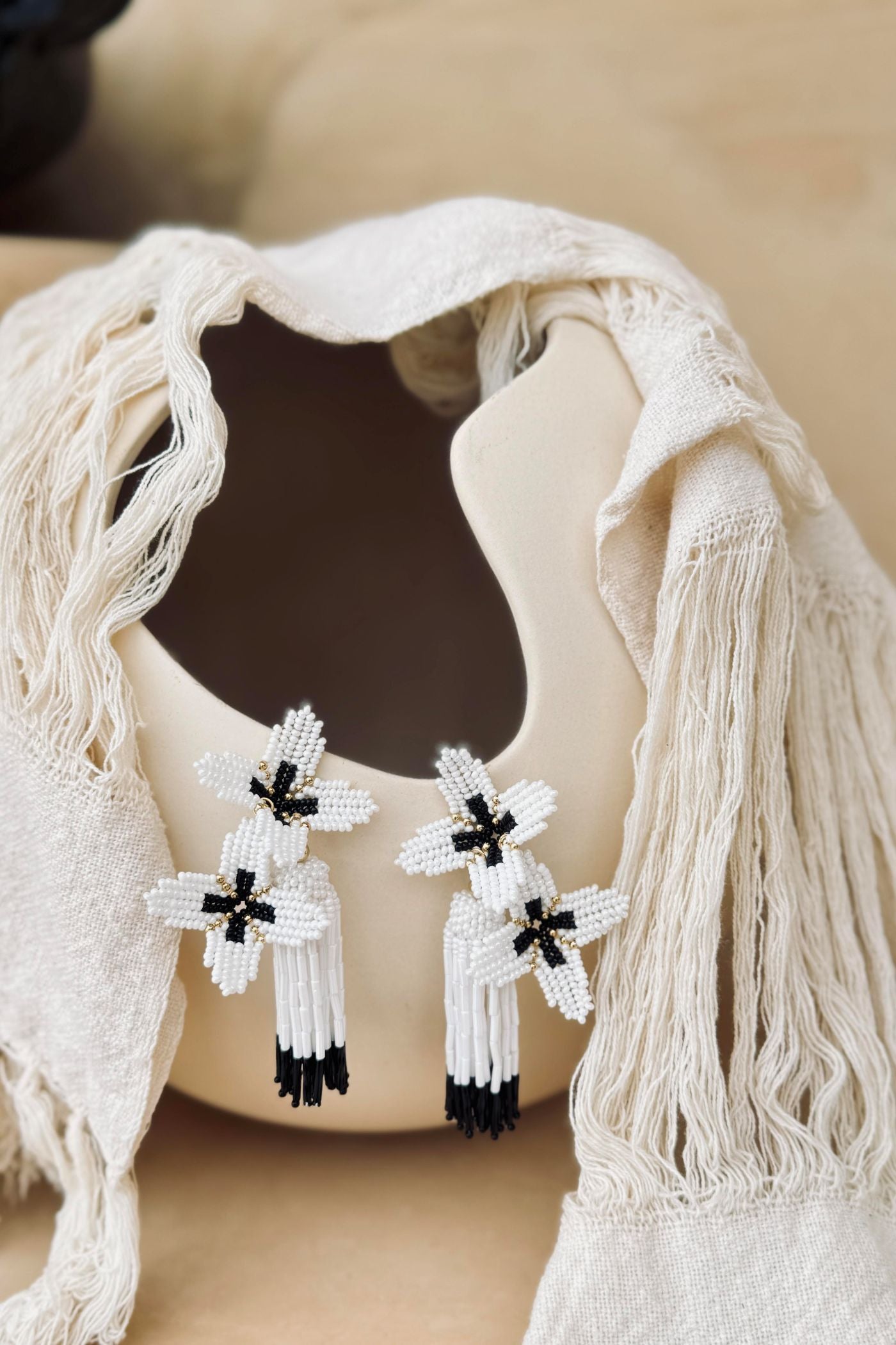 Amalia Earrings B&W - Maracuyá - NMJ606